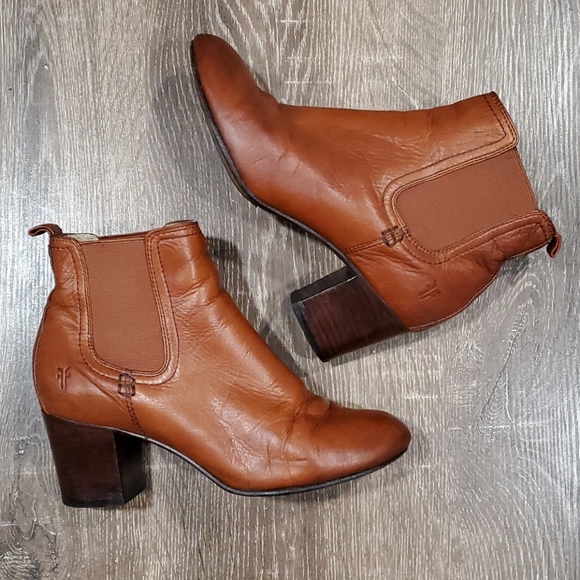 Frye Shoes - Frye Stella Chelsea short boots size 6.5